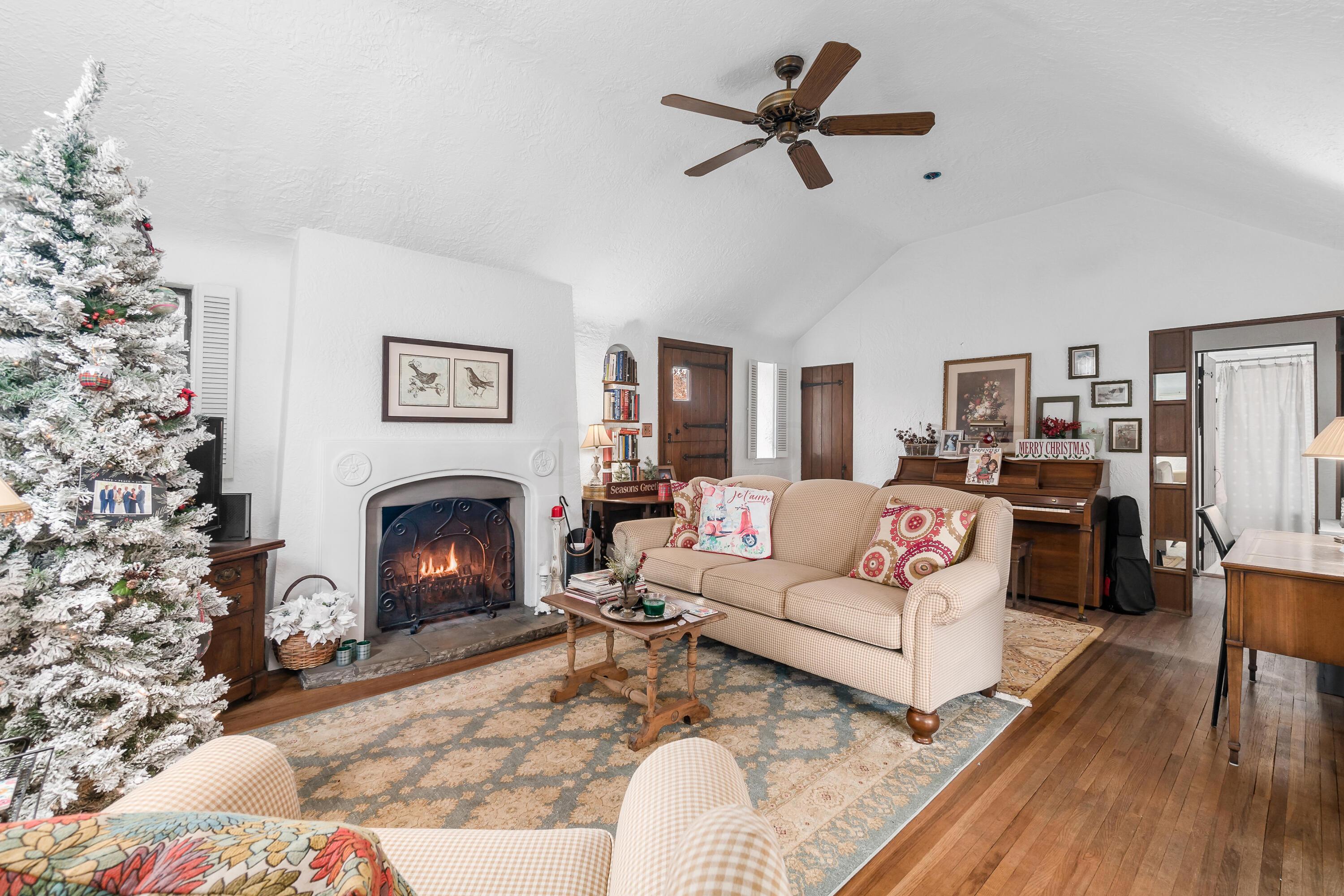1014 South Cassingham Road Columbus, OH 43209 - Photo 2 of 29 e_1014_S_Cassingham_014