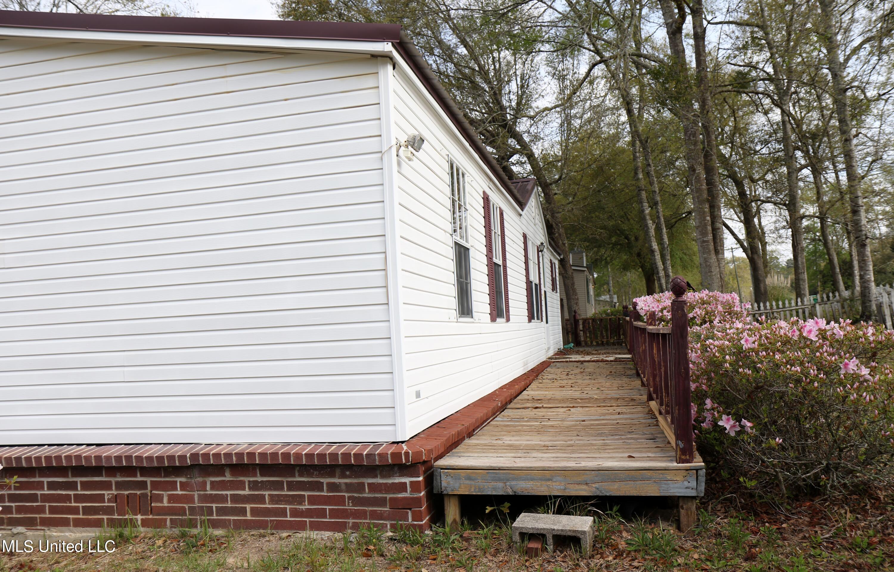 22325 Ellis Hamilton Road Moss Point, MS 39562 - Photo 5 of 33 640A5216