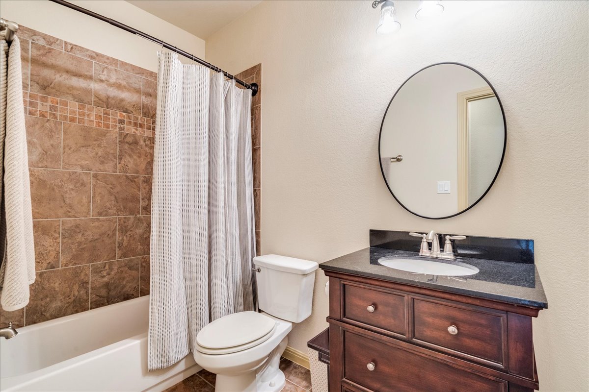 909 County Road 342 Granger, TX 76530 - Photo 27 of 37 Secondary bath