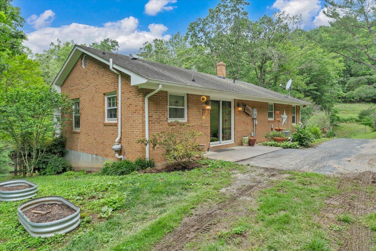 811 Arcadia Road Buchanan, VA 24066 - Photo 32 of 43 32-MIB08817