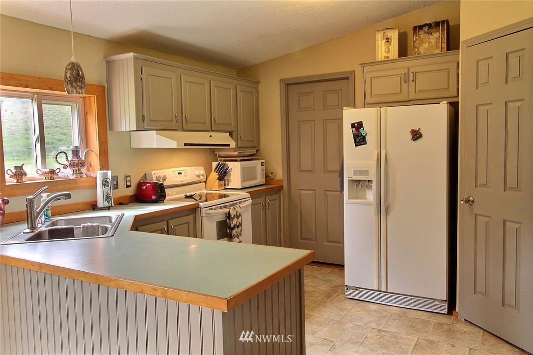 18207 Rhodes Lake Road East Sumner, WA 98391 - Photo 14 of 24