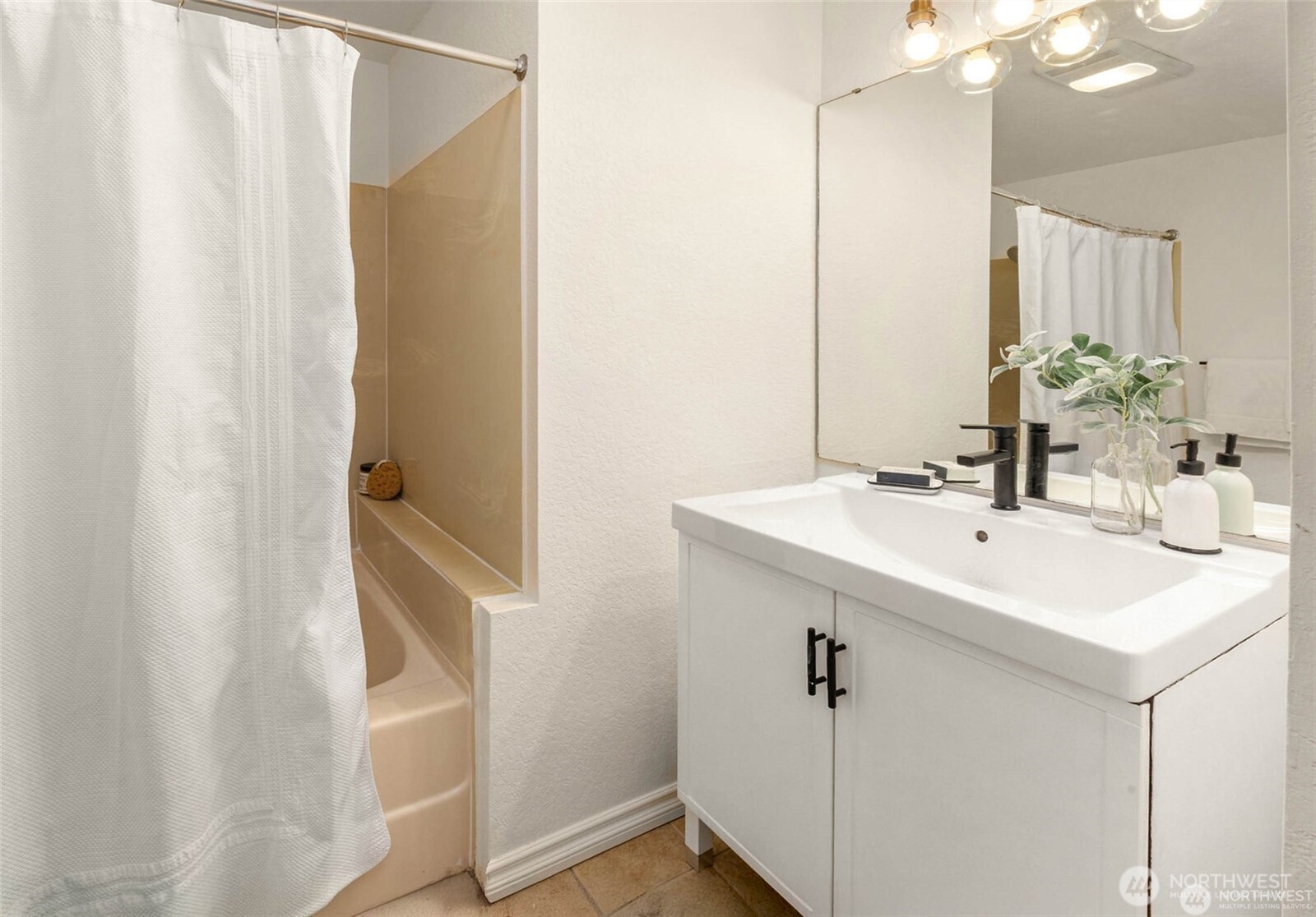 5901 Phinney Avenue North, Unit 302 Seattle, WA 98103 - Photo 15 of 16