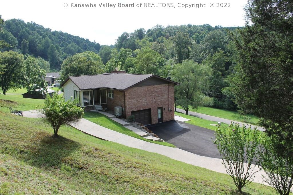 1236 Buff Creek Road Hurricane, WV 25526 - Photo 4 of 16 Gallery Image 4