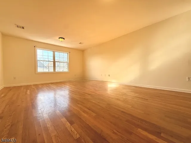 $2,900 | 623 Magnolia Avenue, Unit 2, Elizabeth Port, NJ 07206