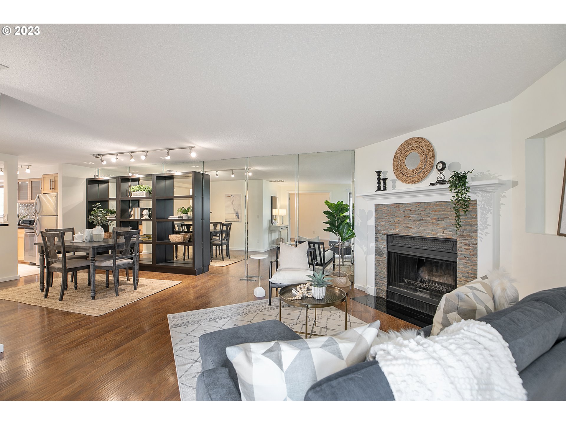 5630 South Riverside Lane, Unit 4 Portland, OR 97239 - Photo 14 of 32 Gallery Image 14