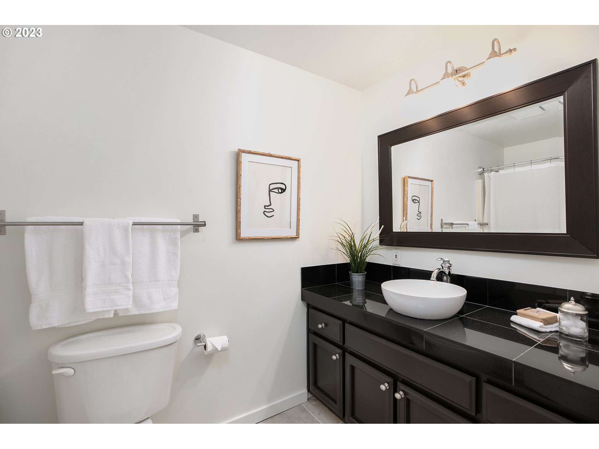 5630 South Riverside Lane, Unit 4 Portland, OR 97239 - Photo 19 of 32 Gallery Image 19