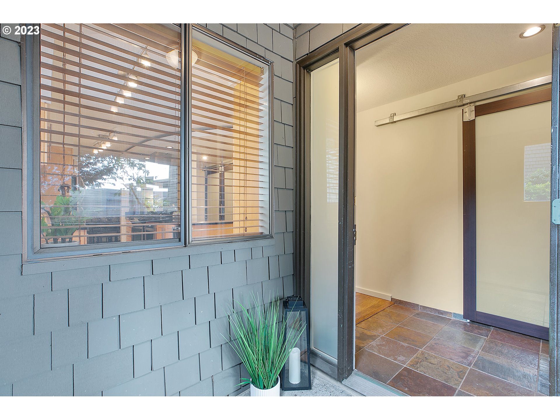 5630 South Riverside Lane, Unit 4 Portland, OR 97239 - Photo 3 of 32 Gallery Image 3