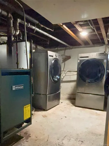 a view of an entrance of the house