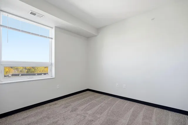 $1,715 | 2318 Jefferson Street Northeast, Unit 323, Minneapolis, MN 55418