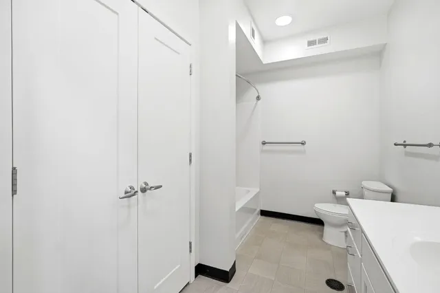 $1,715 | 2318 Jefferson Street Northeast, Unit 323, Minneapolis, MN 55418