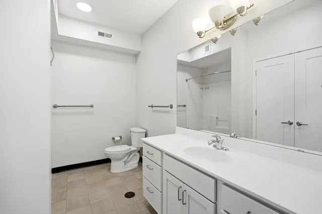 $1,715 | 2318 Jefferson Street Northeast, Unit 323, Minneapolis, MN 55418