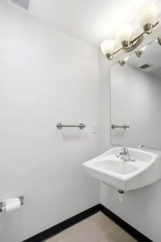 $1,715 | 2318 Jefferson Street Northeast, Unit 323, Minneapolis, MN 55418