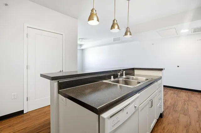 $1,715 | 2318 Jefferson Street Northeast, Unit 323, Minneapolis, MN 55418