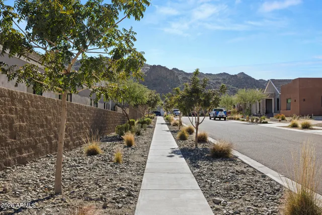 $1,020,000 | 713 East Kachina Trail, Phoenix, AZ 85042