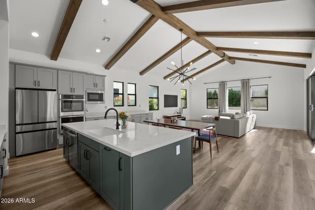 $1,020,000 | 713 East Kachina Trail, Phoenix, AZ 85042