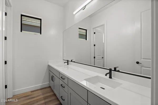 $975,000 | 713 East Kachina Trail, Phoenix, AZ 85042