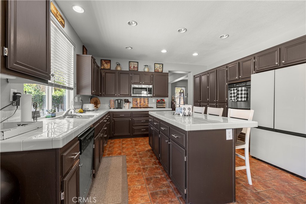 35306 Azalea Lane Winchester, CA 92596 - Photo 8 of 38