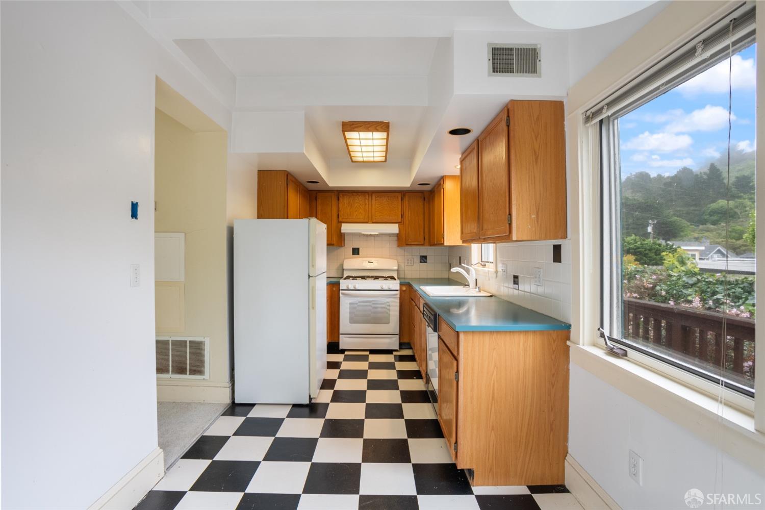 106 Bayview Road Pacifica, CA 94044 - Photo 23 of 41