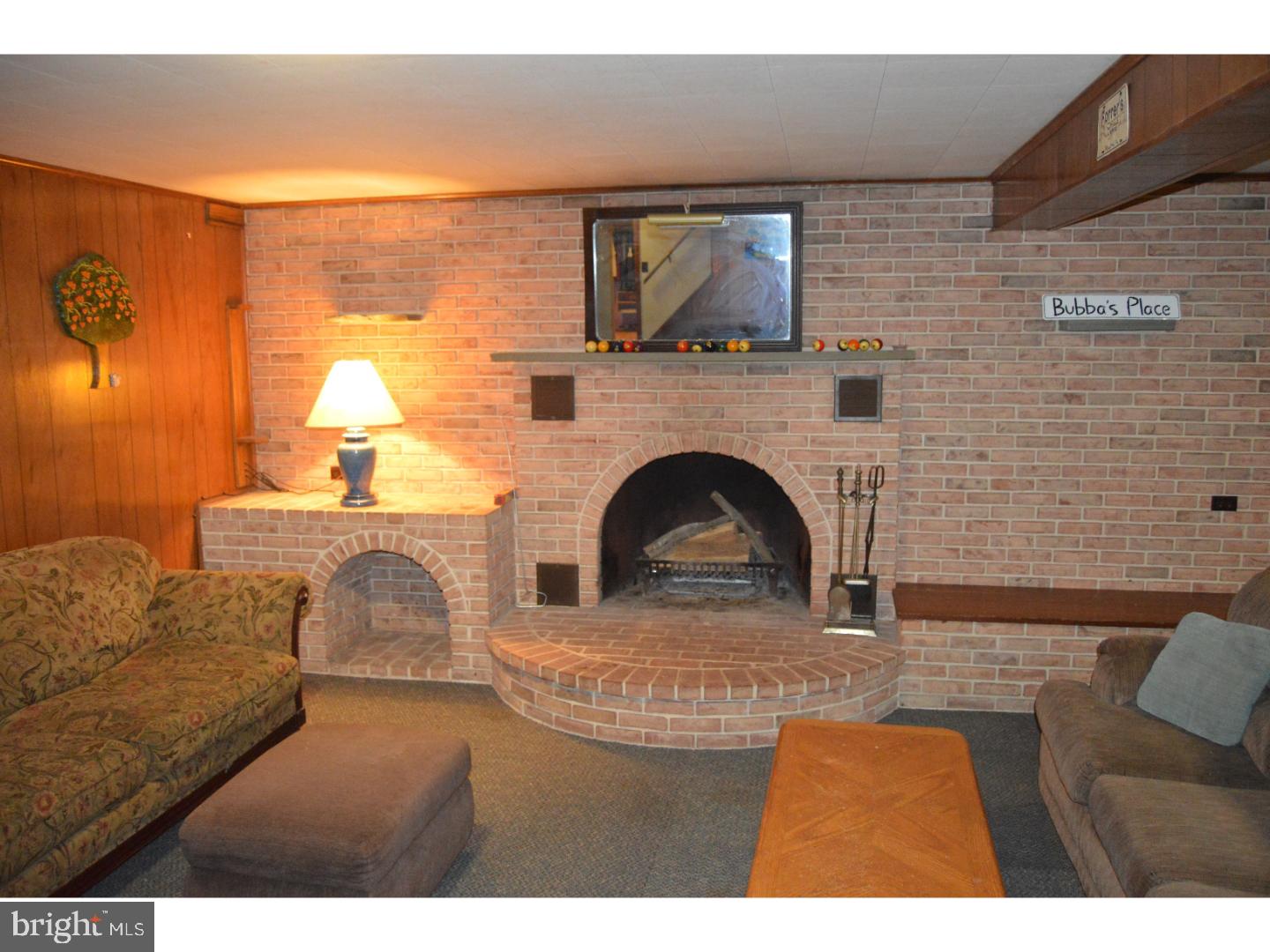 3323 Eisenbrown Road Reading, PA 19605 - Photo 14 of 25 Family Room