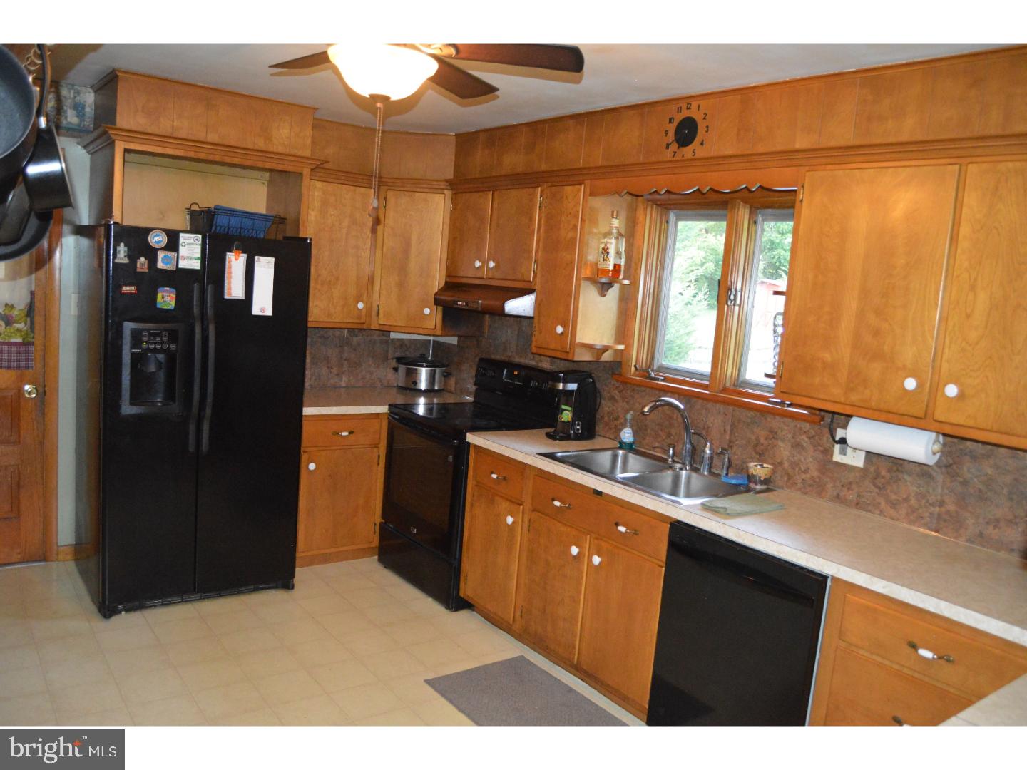 3323 Eisenbrown Road Reading, PA 19605 - Photo 16 of 25 Kitchen