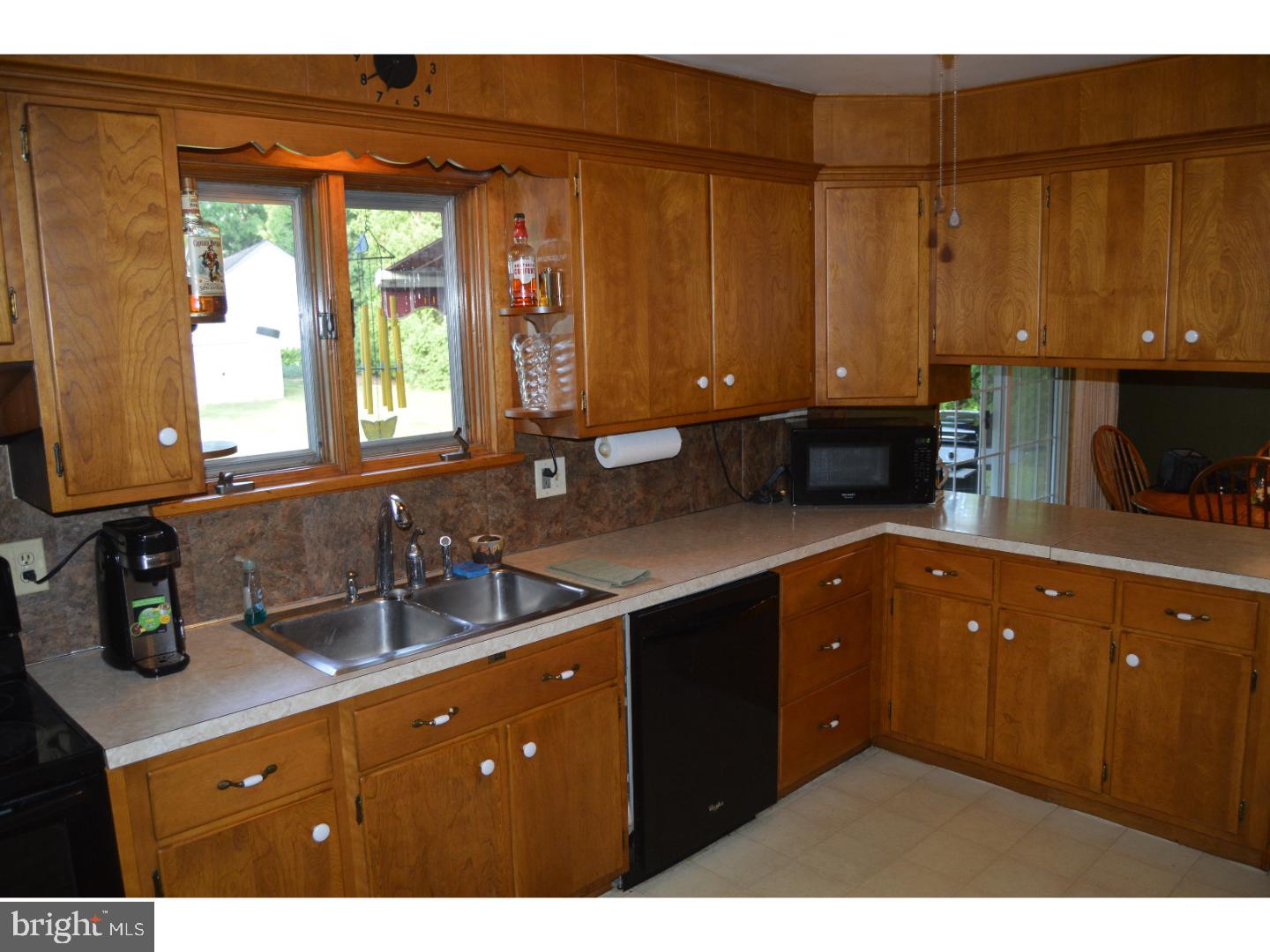 3323 Eisenbrown Road Reading, PA 19605 - Photo 5 of 25 Kitchen