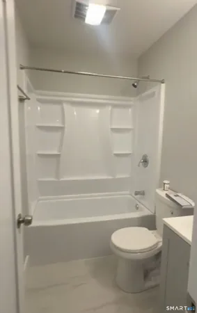 $2,500 | 980 Hancock Avenue, Unit 2R, Bridgeport, CT 06605