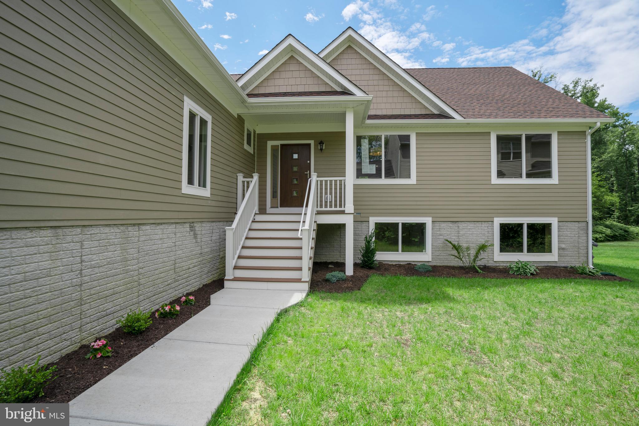 4817 Pole Road Alexandria, VA 22309 - Photo 4 of 53 CONTEMPORARY HOME WITH BEAUTIFUL ENTRANCE