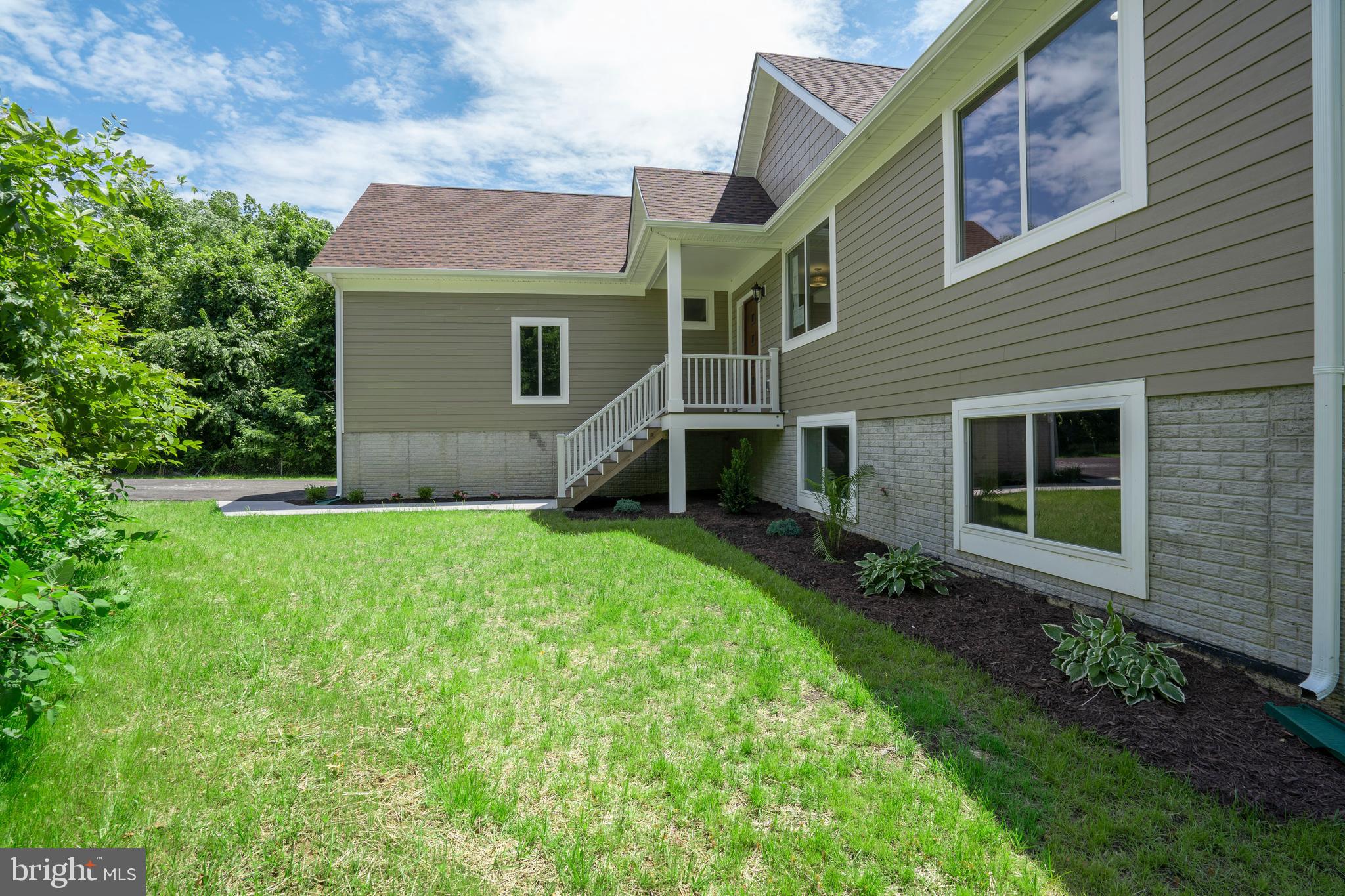 4817 Pole Road Alexandria, VA 22309 - Photo 8 of 53 SPACIOUS FLAT YARD