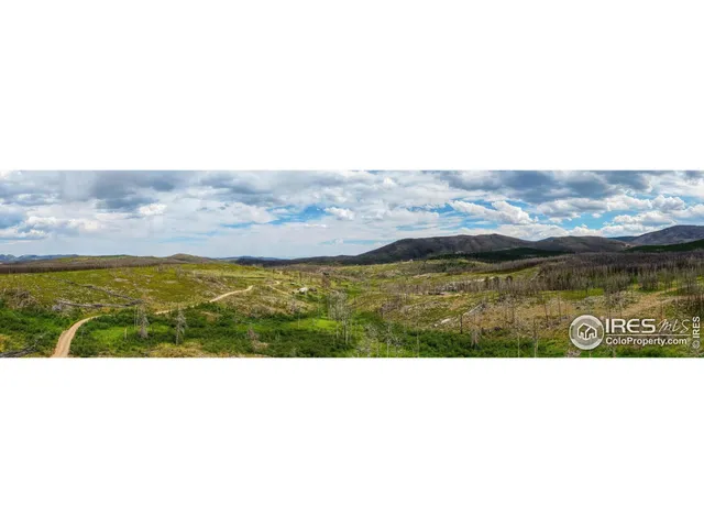 a view of an aerial view of residential houses with outdoor space and ocean