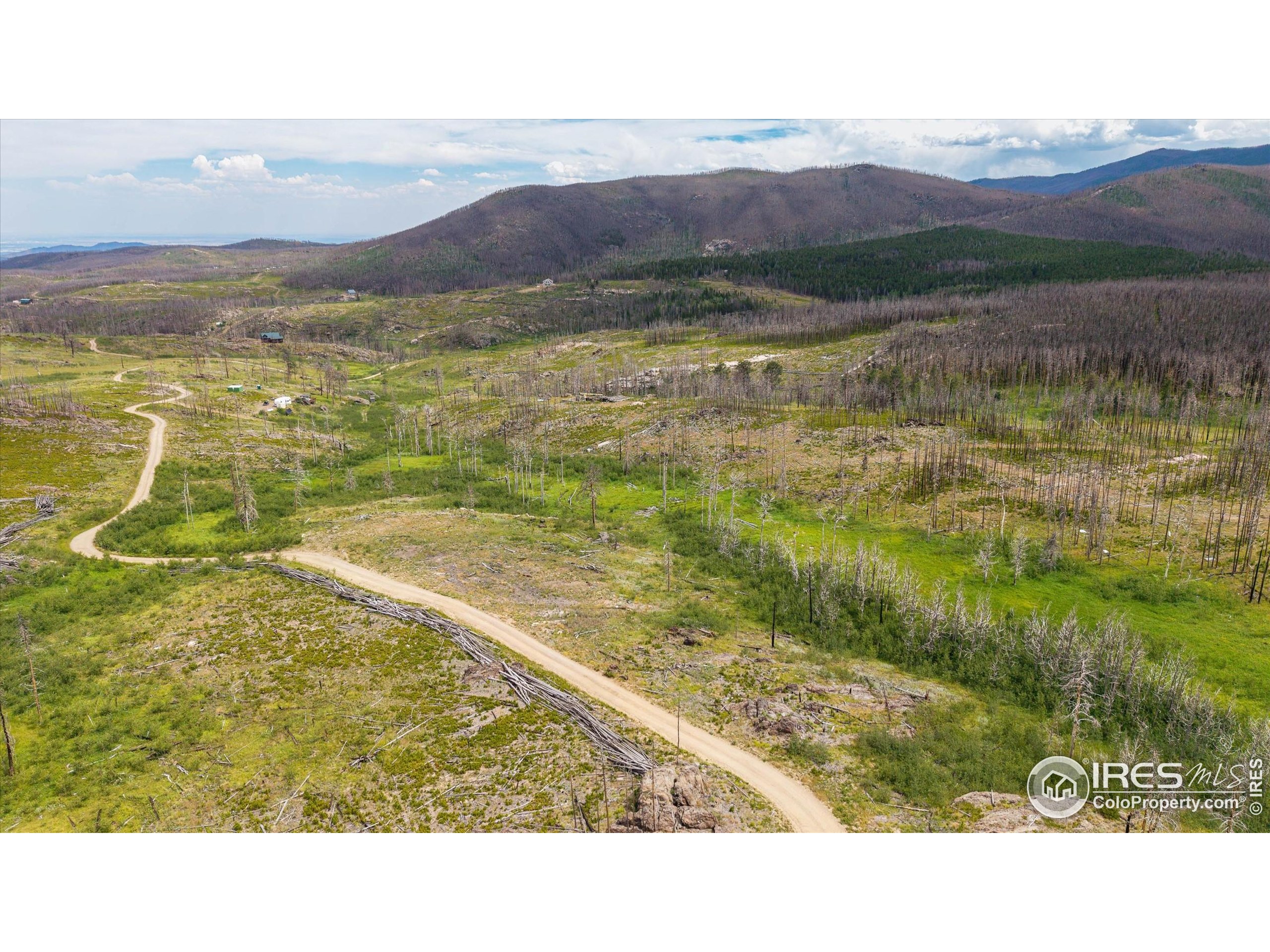 529 Quartz Road Bellvue, CO 80512 - Photo 21 of 31 a view of an aerial view of residential houses with outdoor space and lake view
