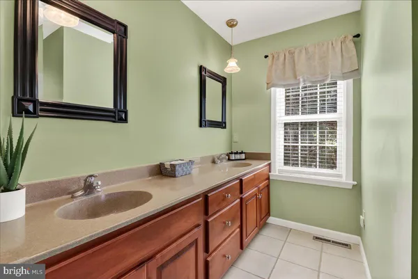 $575,000 | 2 Parkside Drive, Elverson, PA 19520