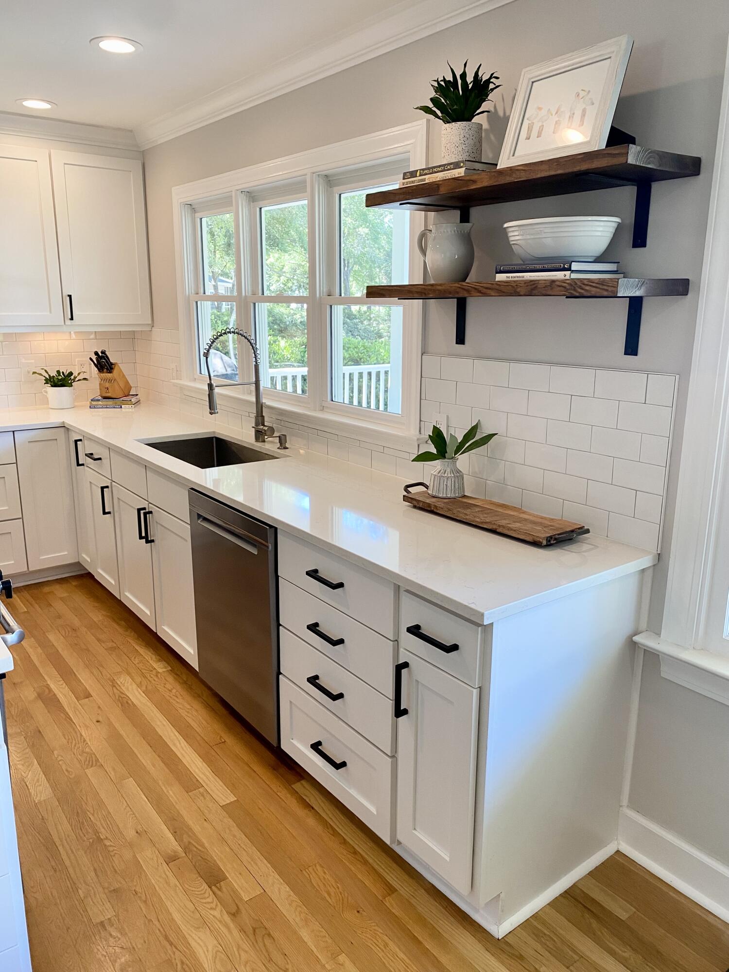 370 Stringer Alley Mount Pleasant, SC 29464 - Photo 7 of 47 Kitchen 1