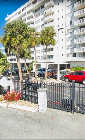 $2,500 | 13155 Ixora Court, Unit 701, North Miami, FL 33181