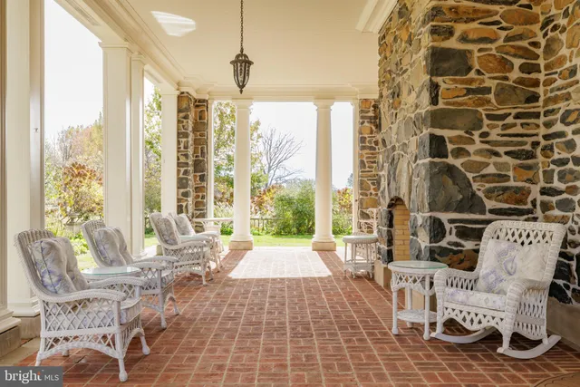 a view of entryway and hall
