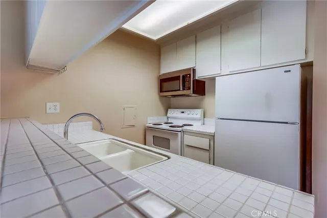 $335,000 | 5585 Pacific Coast Highway, Unit 140, Long Beach, CA 90804