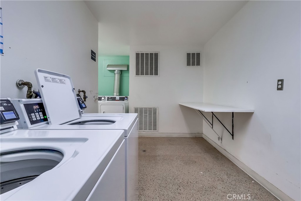 5585 Pacific Coast Highway, Unit 140 Long Beach, CA 90804 - Photo 46 of 47 a view of kitchen and sink