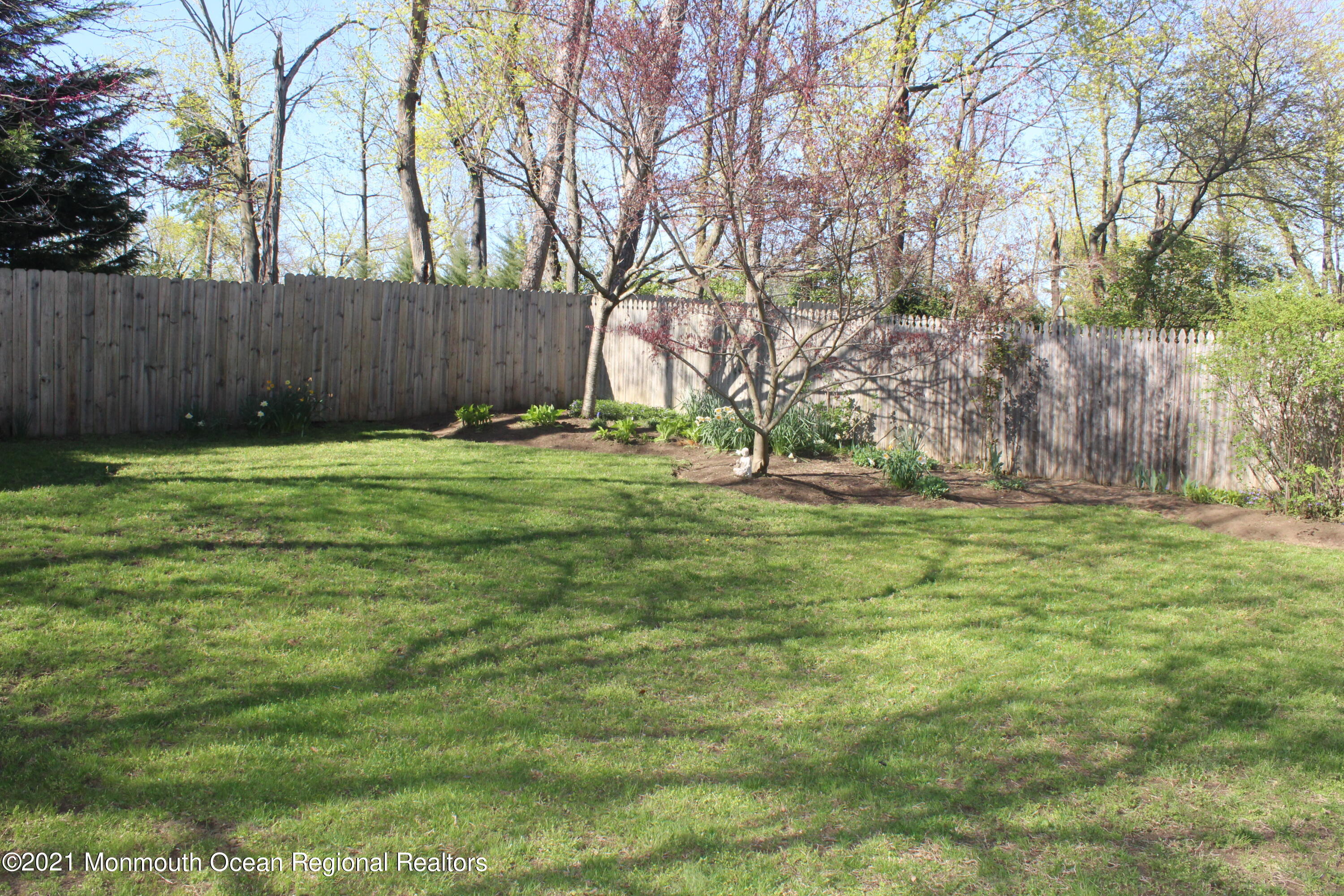675 River Road Fair Haven, NJ 07704 - Photo 24 of 36 a backyard of a house with lots of green space