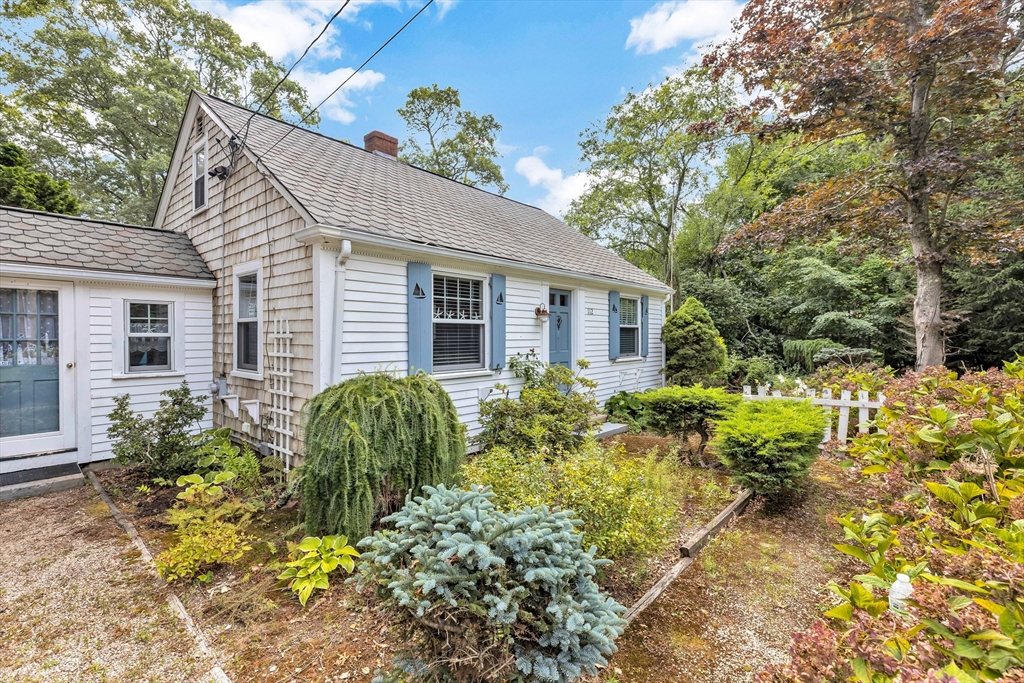 112 Osterville West Barnstable Road Barnstable, MA 02655 - Photo 3 of 30 Gallery Image 3