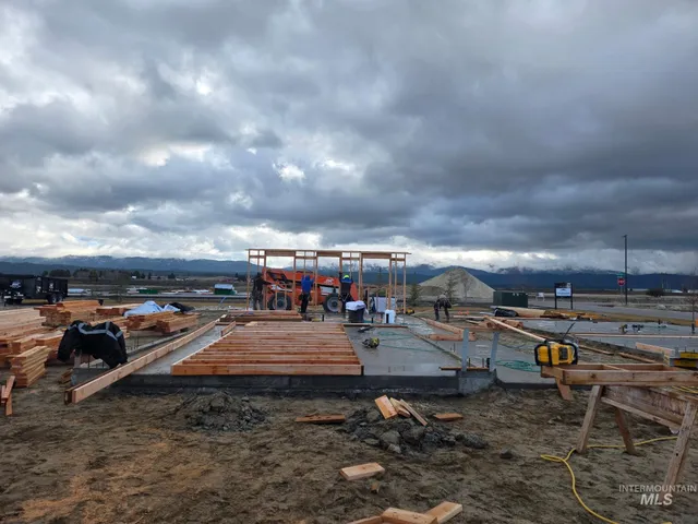 $549,000 | 12 North Creek Way, Cascade, ID 83611