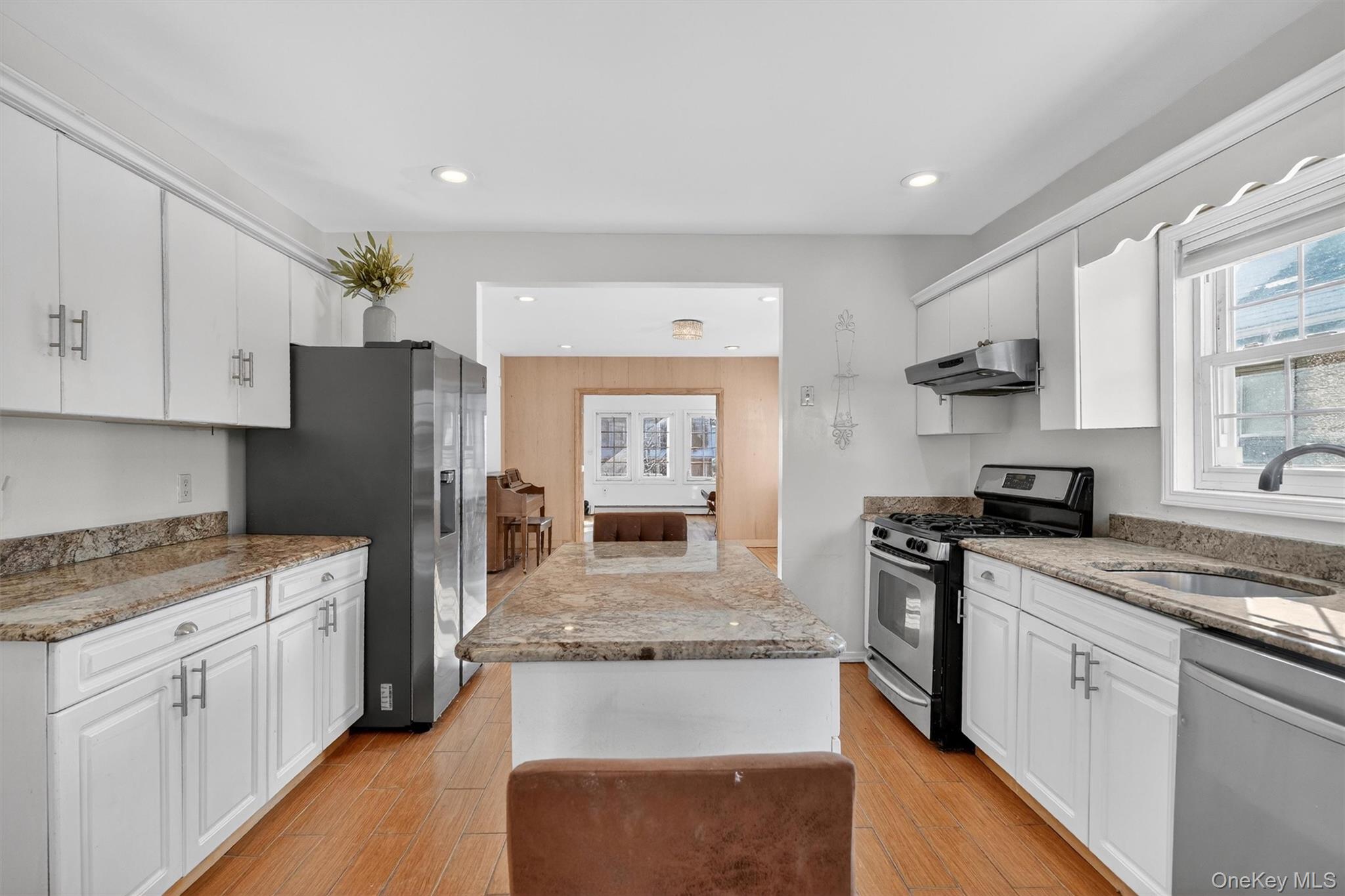 138-16 230th Street Queens, NY 11413 - Photo 15 of 49