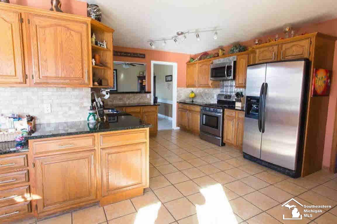 7675 Jackman Road Temperance, MI 48182 - Photo 9 of 42 20458369-8.JPG