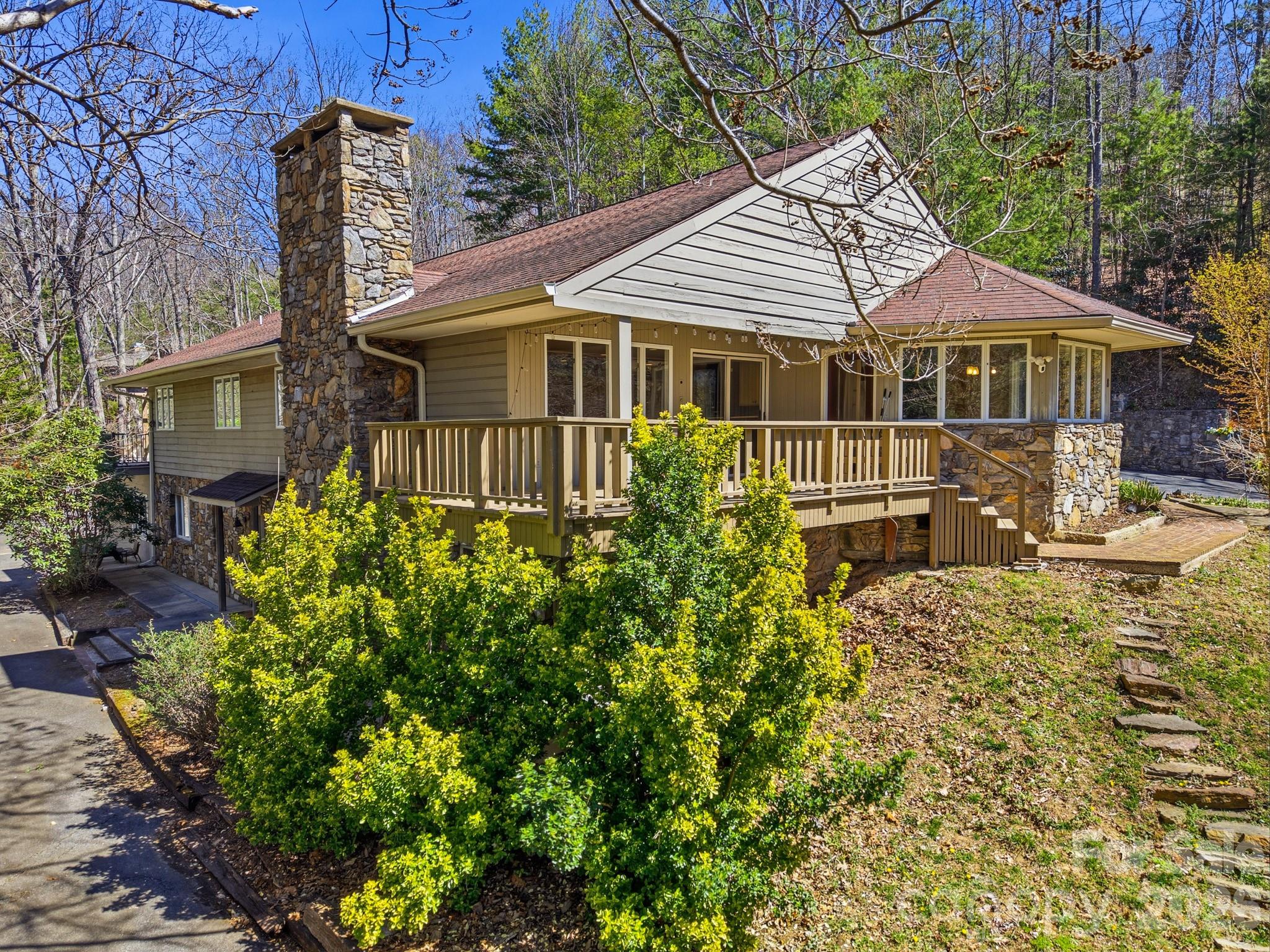 8 Covewood Road Asheville, NC 28805 - Photo 2 of 40