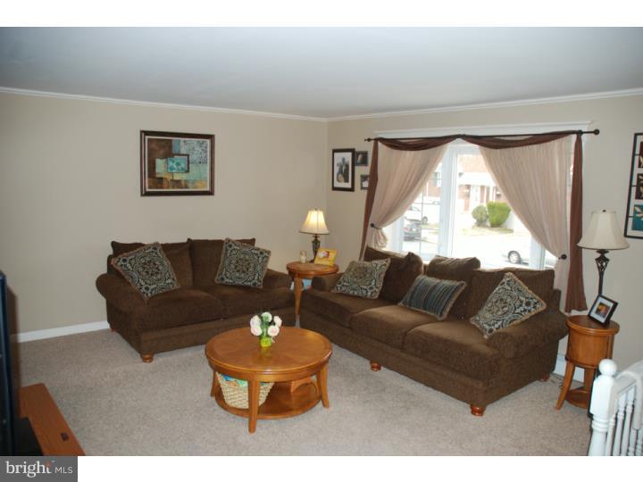 3452 Brookview Road Philadelphia, PA 19154 - Photo 3 of 25 Living Room