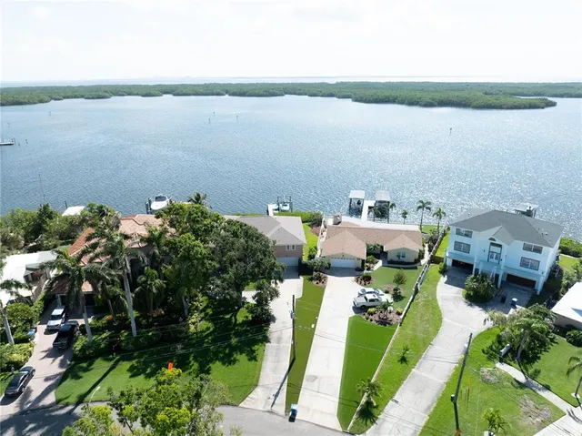 $2,500,000 | 6663 Bayou Grande Boulevard Northeast, St. Petersburg, FL 33702