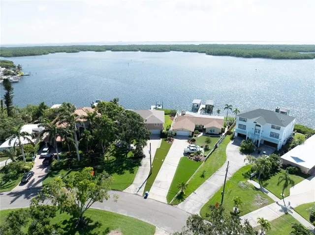 $2,500,000 | 6663 Bayou Grande Boulevard Northeast, St. Petersburg, FL 33702