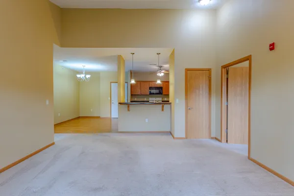$279,000 | 230 Hilldale Drive, Unit 1307, Hartford, WI 53027
