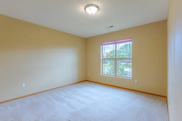 $279,000 | 230 Hilldale Drive, Unit 1307, Hartford, WI 53027