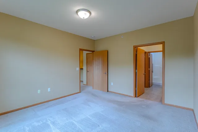 $279,000 | 230 Hilldale Drive, Unit 1307, Hartford, WI 53027