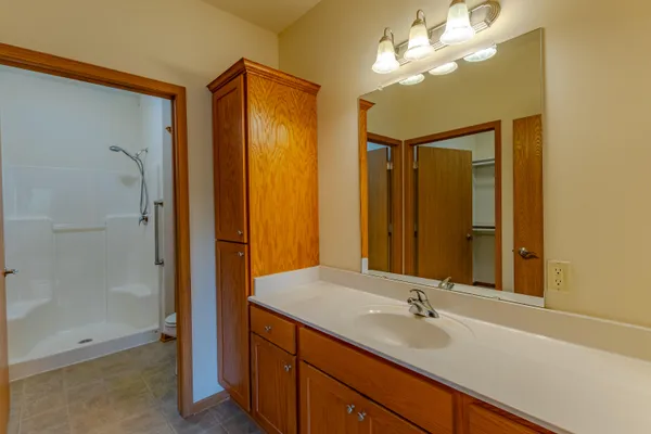 $279,000 | 230 Hilldale Drive, Unit 1307, Hartford, WI 53027