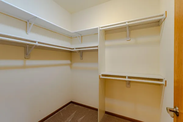 $279,000 | 230 Hilldale Drive, Unit 1307, Hartford, WI 53027